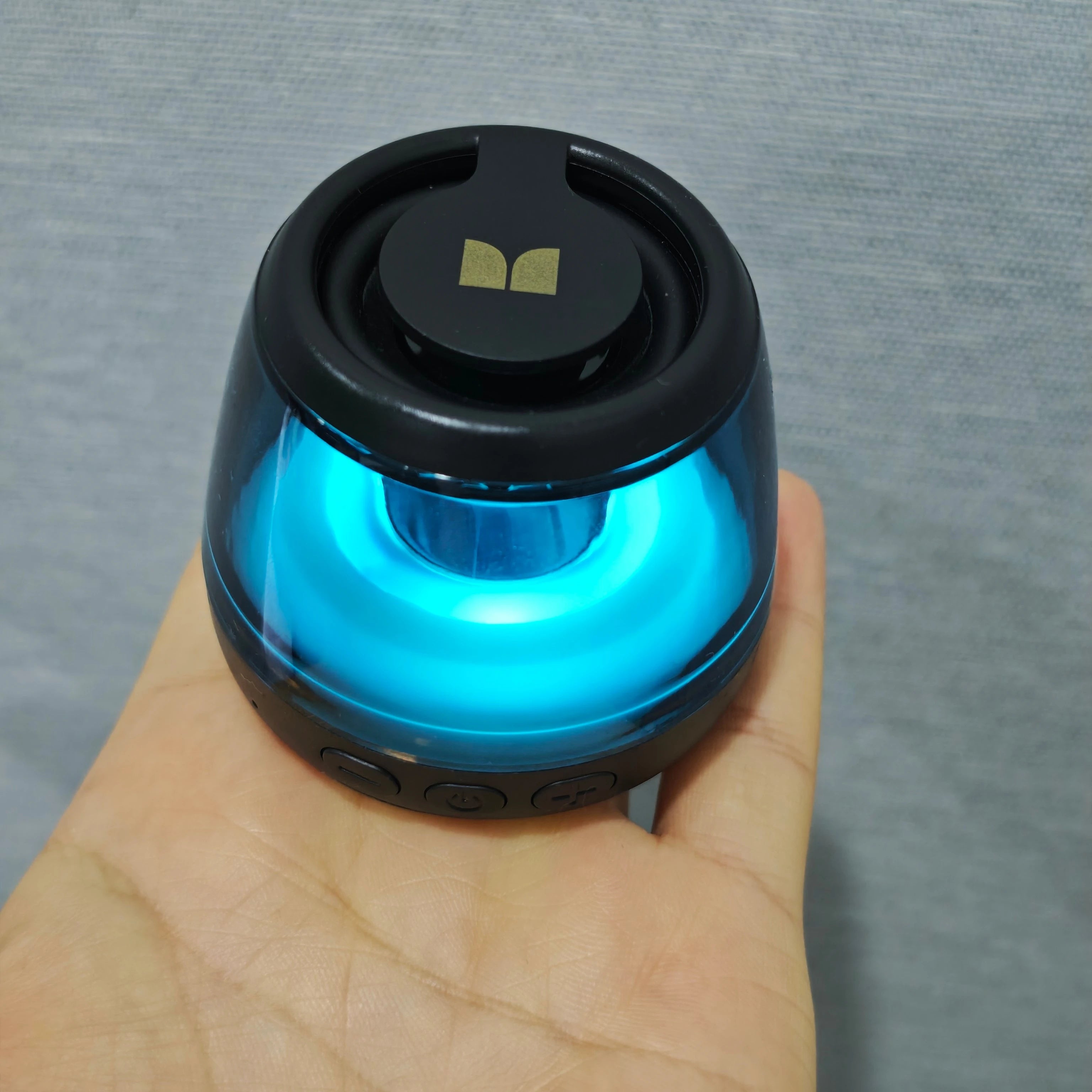 Magnetic Bluetooth Portable Speaker