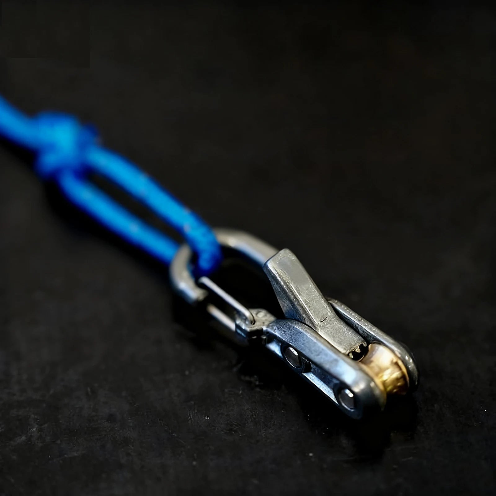 Rope Tensioner with Locking Buckle